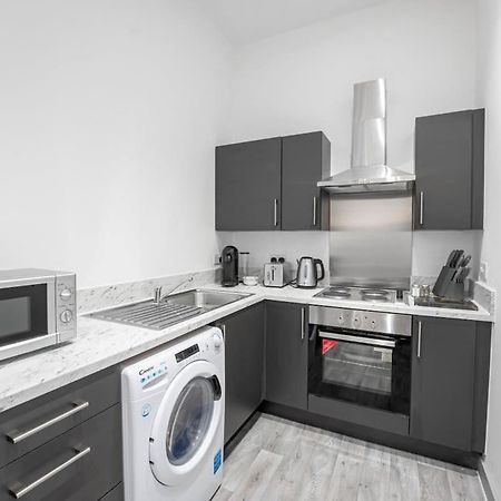 Modern 1 Bedroom Apartment in Dudley Brierley Hill Buitenkant foto