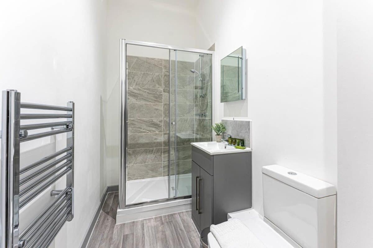 Modern 1 Bedroom Apartment in Dudley Brierley Hill Buitenkant foto