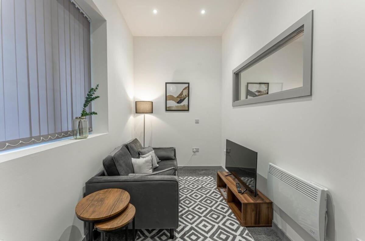 Modern 1 Bedroom Apartment in Dudley Brierley Hill Buitenkant foto