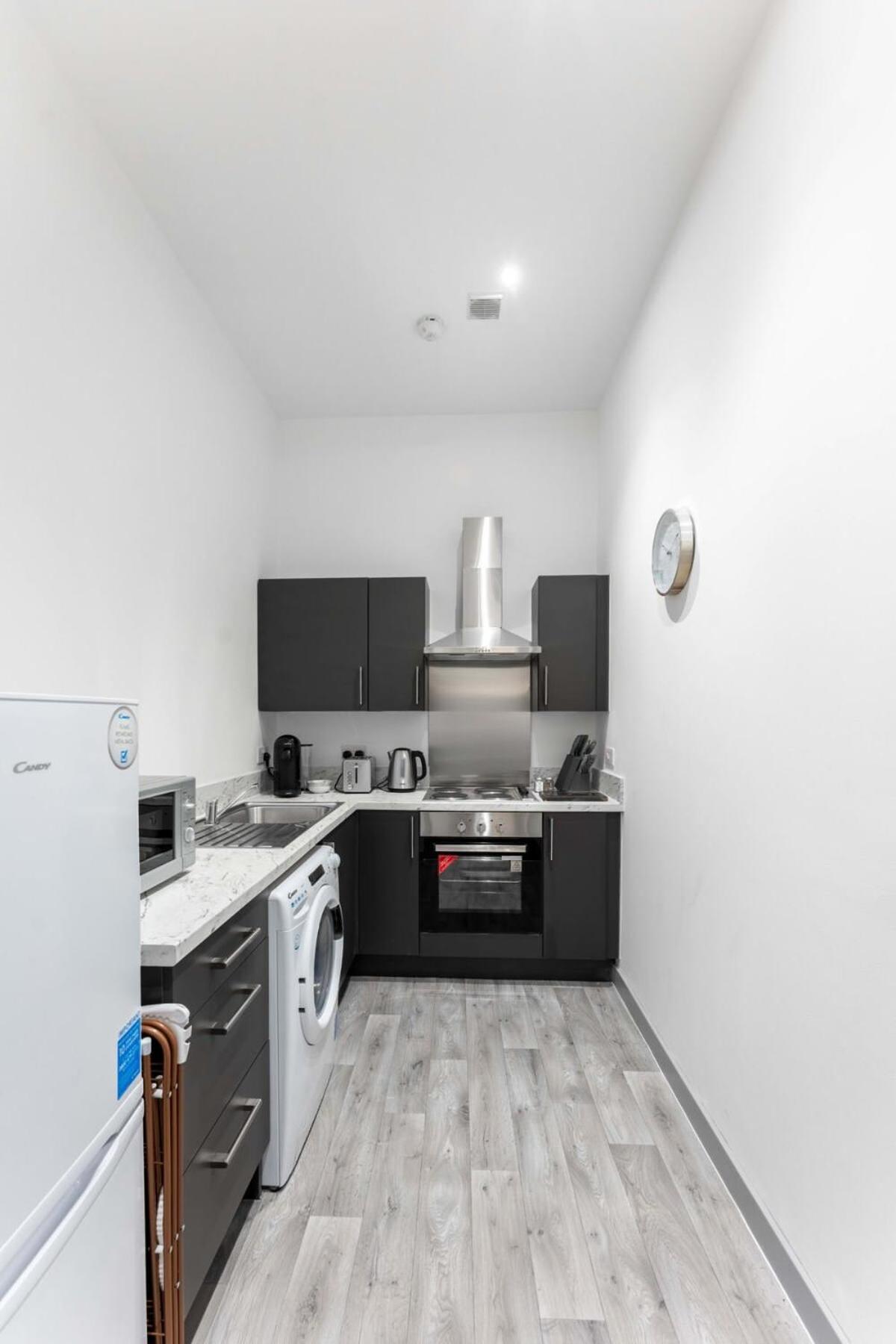 Modern 1 Bedroom Apartment in Dudley Brierley Hill Buitenkant foto